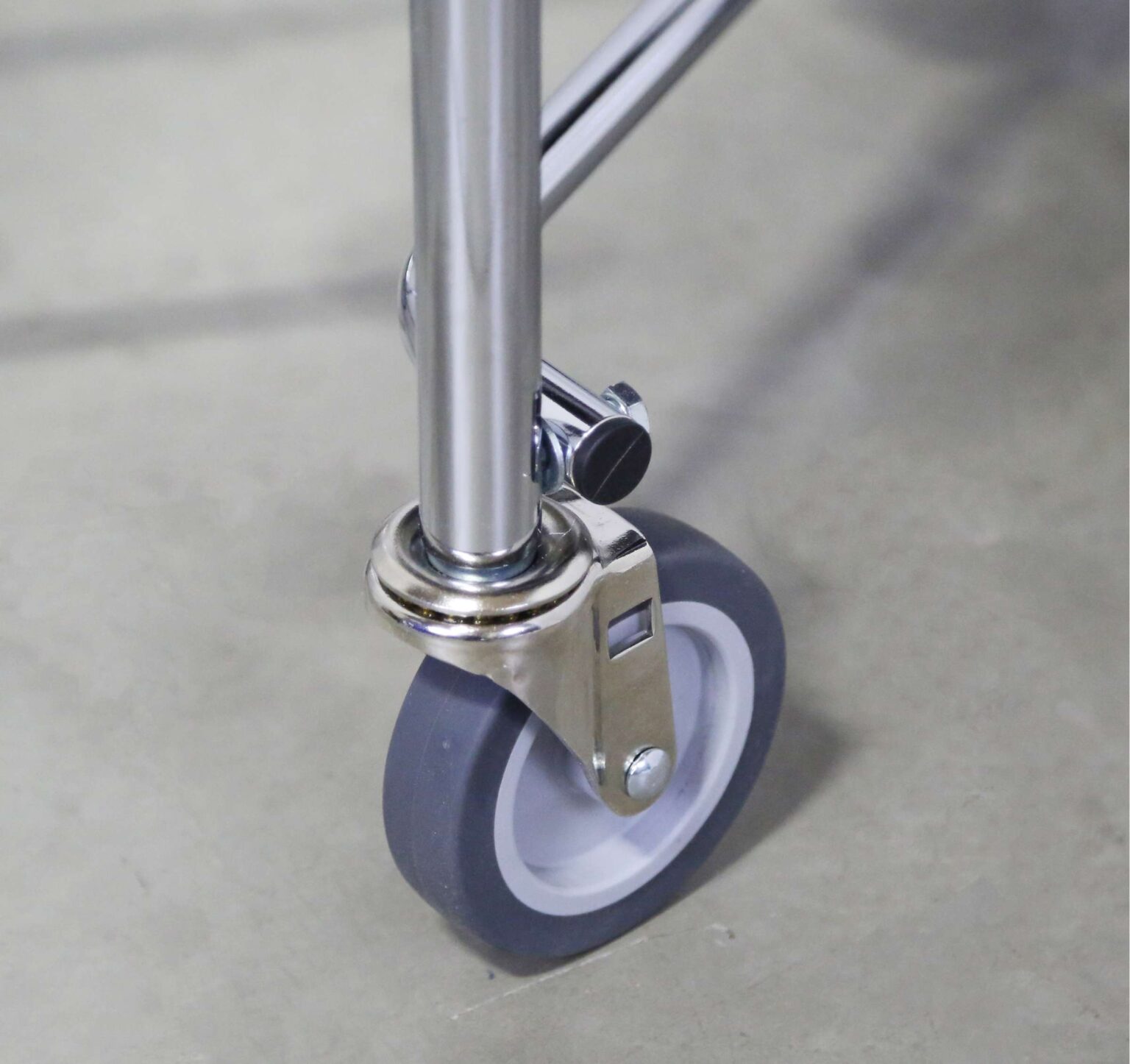 Lakeside 412 40 Inch Round Table With Drop Leaves - Lakeside Foodservice